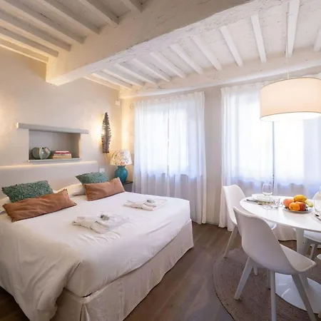 Guelfa 60 Apartment